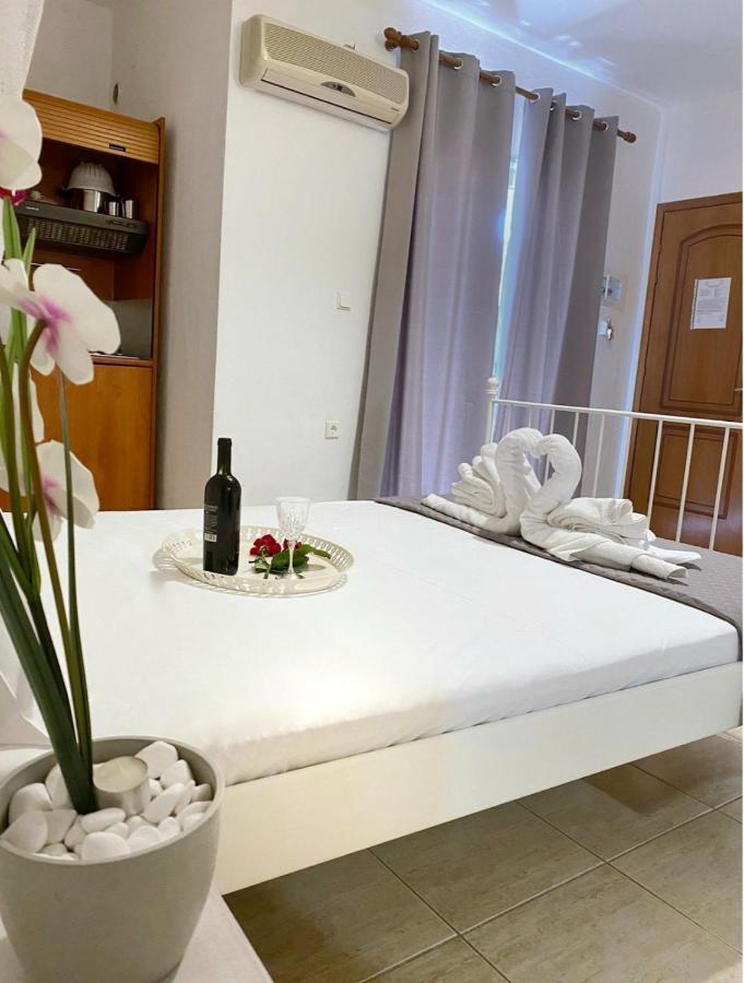 Delia Apartments Pefkochori Bagian luar foto