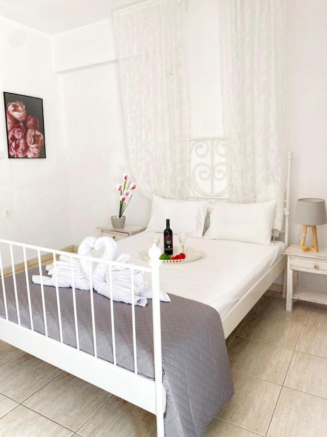 Delia Apartments Pefkochori Bagian luar foto
