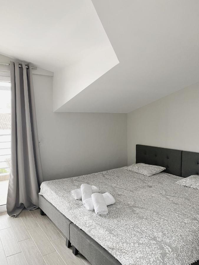 Delia Apartments Pefkochori Bagian luar foto