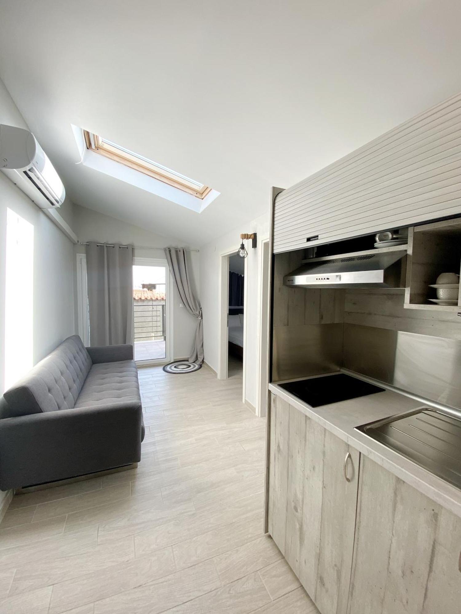 Delia Apartments Pefkochori Bagian luar foto