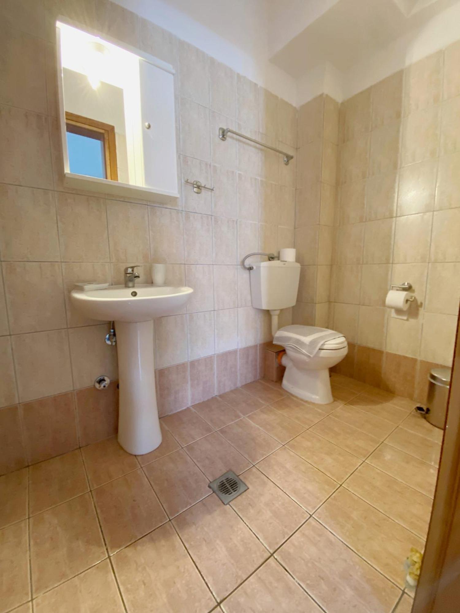 Delia Apartments Pefkochori Bagian luar foto
