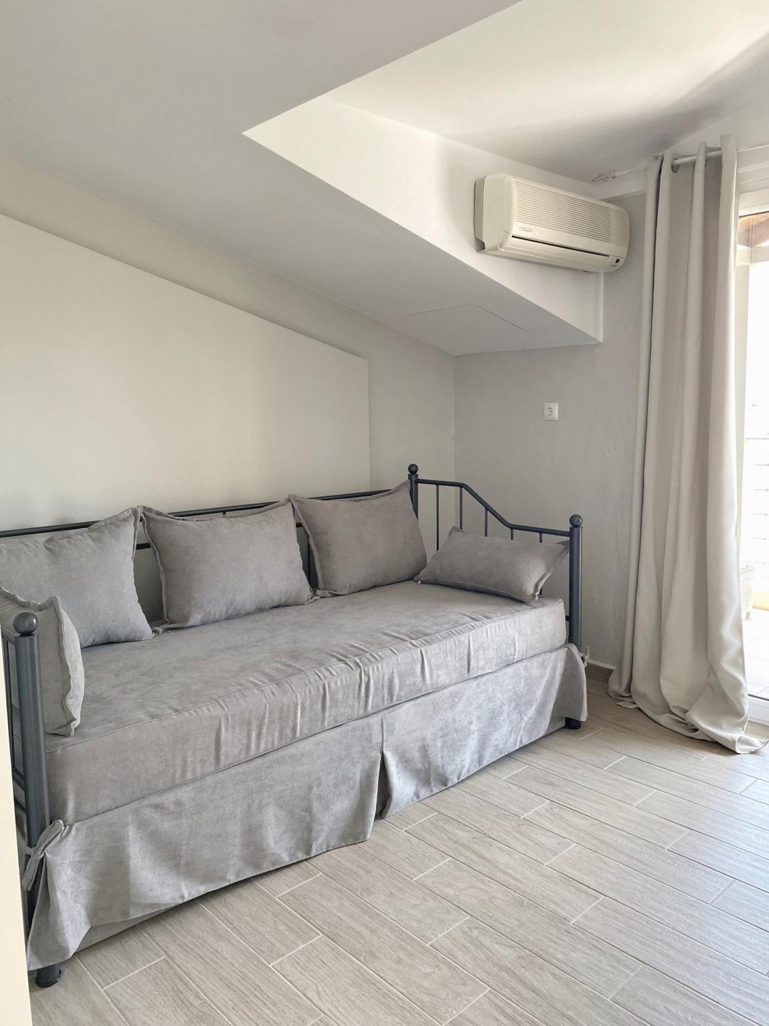 Delia Apartments Pefkochori Bagian luar foto