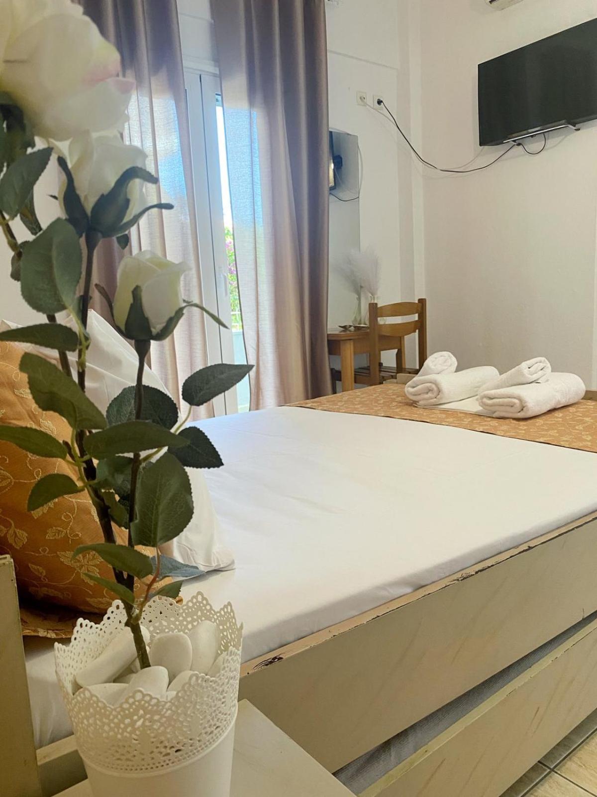Delia Apartments Pefkochori Bagian luar foto