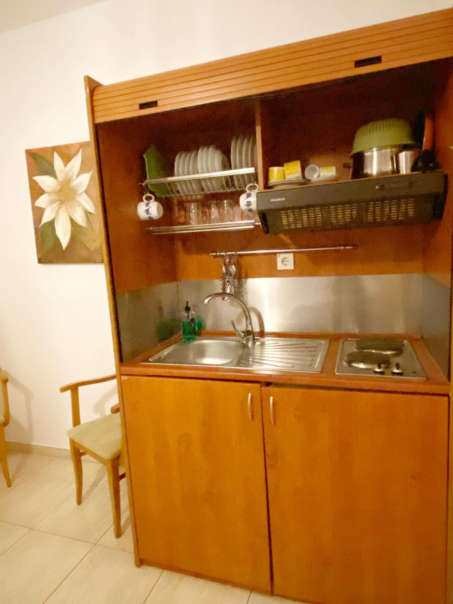 Delia Apartments Pefkochori Bagian luar foto